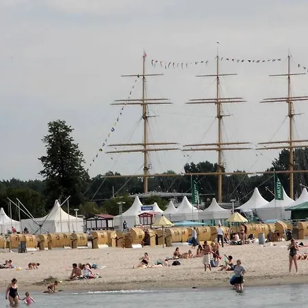 Traveloge Mit Schwimmbad Und Sauna * Lübeck