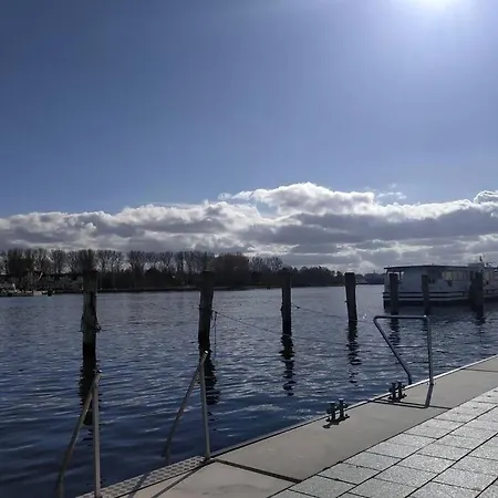 Traveloge Mit Schwimmbad Und Sauna Apartment